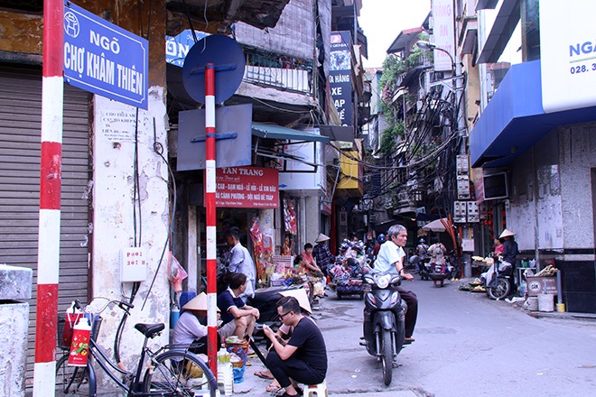 BÁN NHÀ MẶT CHỢ KHÂM THIÊN - NHÀ CŨ 4 TẦNG - 20M RA PHỐ LỚN - KINH DOANH SẦM UẤT