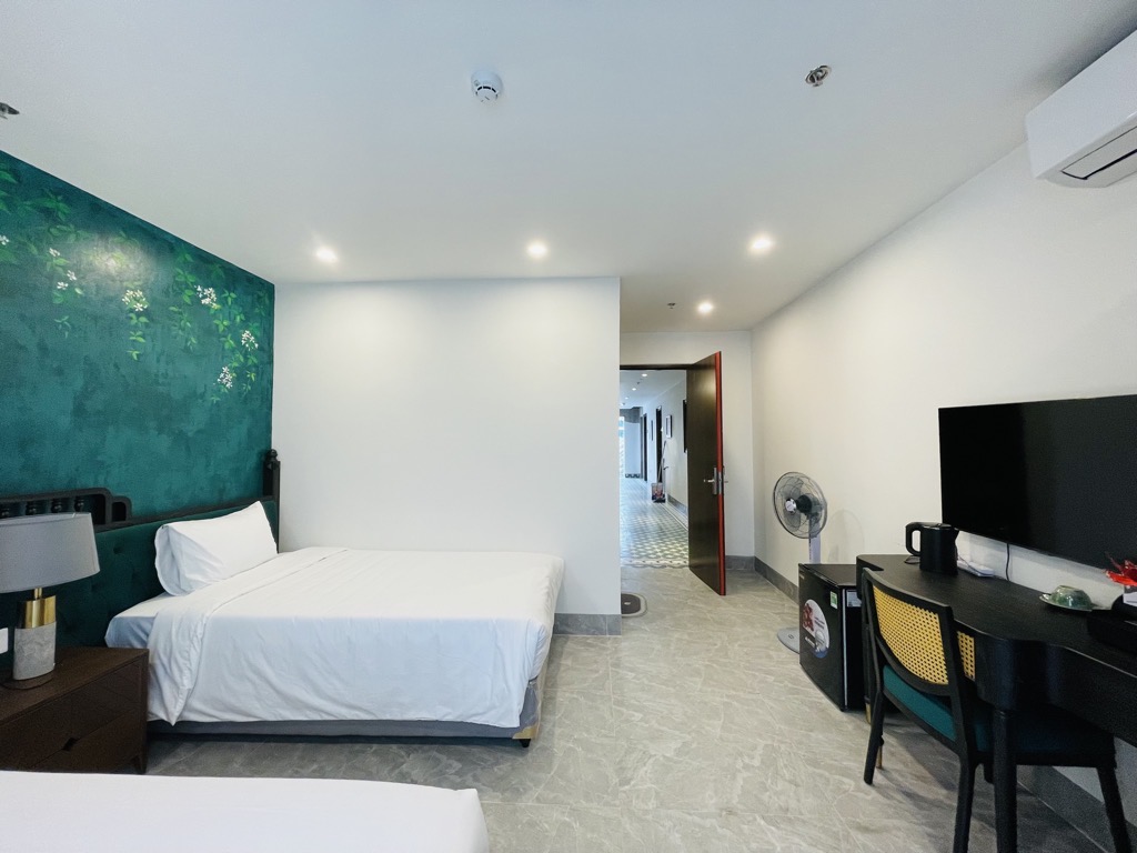 TÒA KHÁCH SẠN 5* CHARMPEARL HANOI HOTEL - LÔ GÓC 4 THOÁNG - VỈA HÈ - ÔTÔ TRÁNH - GARA ÔTÔ - 33 PHÒNG - BỂ BƠI 